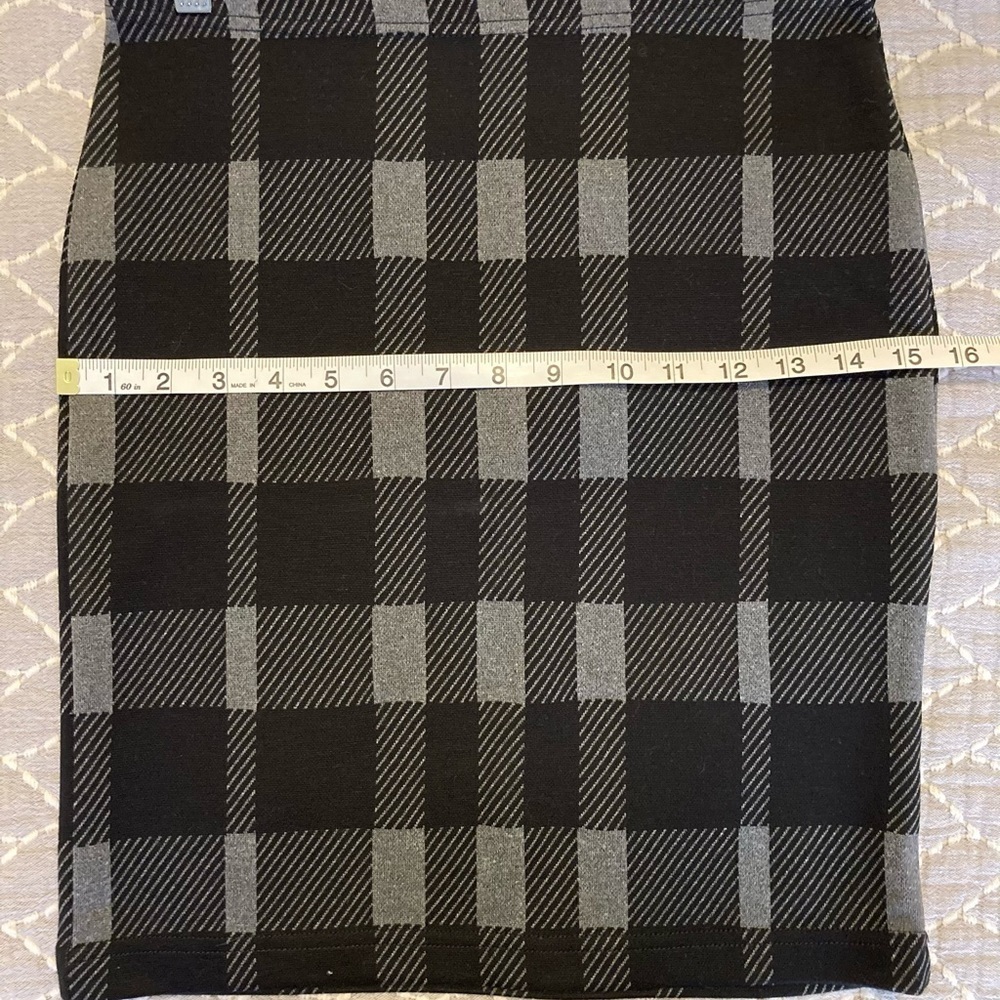 Le Chateau stretchy pencil skirt - Picture 8 of 9